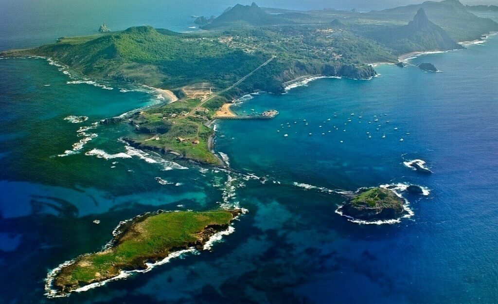 Hotelaria de Fernando de Noronha registra alta demanda em períodos turísticos