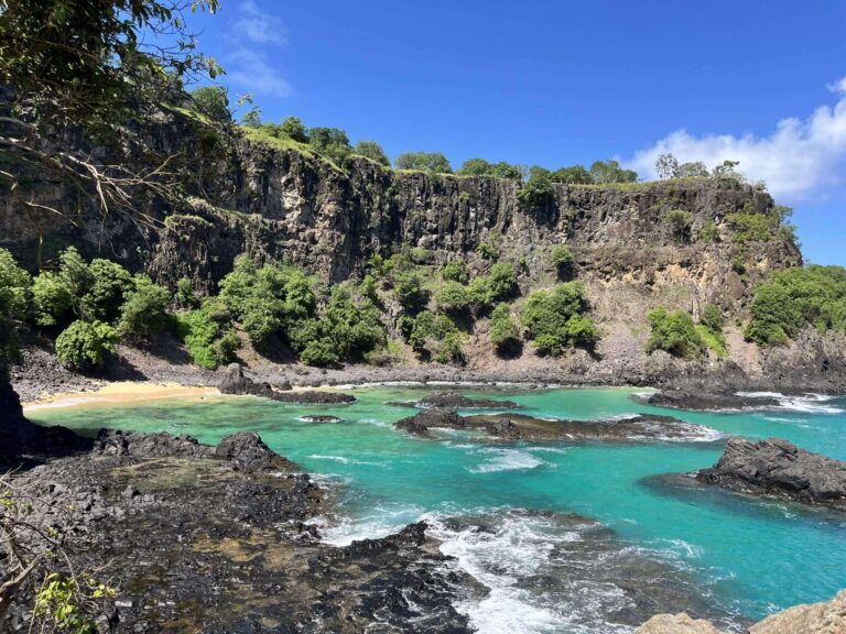 Paisagens de Fernando de Noronha elevam experiência da hotelaria local