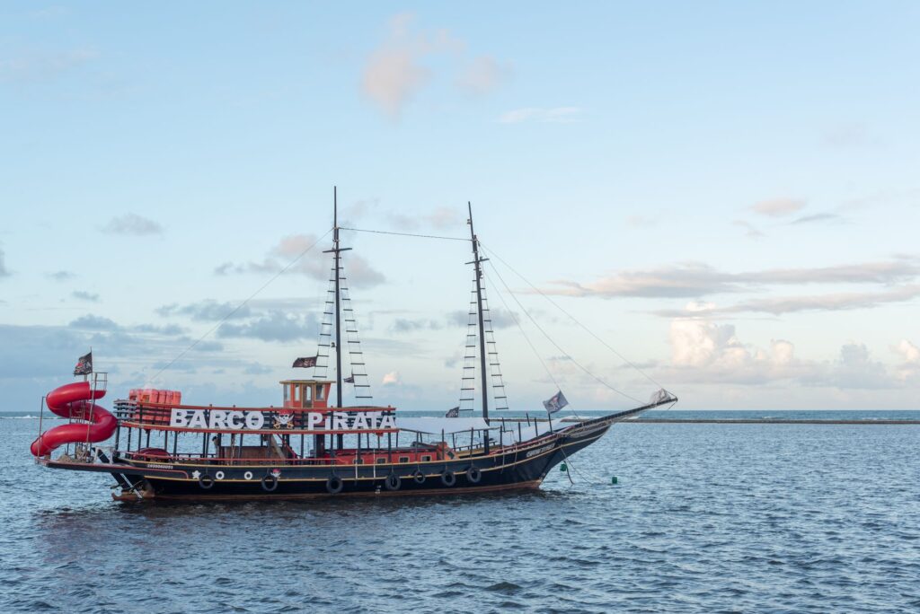 Illustration of Passeio de Barco em Noronha: Experiência Mágica com Golfinhos e Águas Deslumbrantes